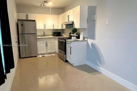 Condo in Hollywood, Florida, 1 bedroom № 1954922 - photo 2