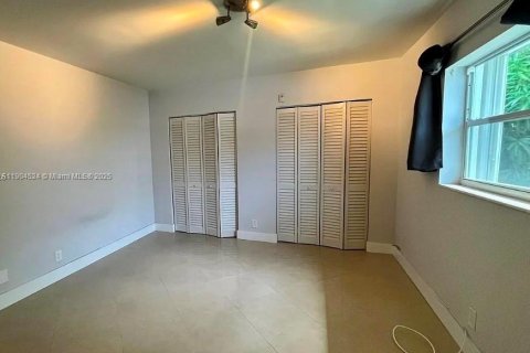 Condo in Hollywood, Florida, 1 bedroom № 1954922 - photo 4