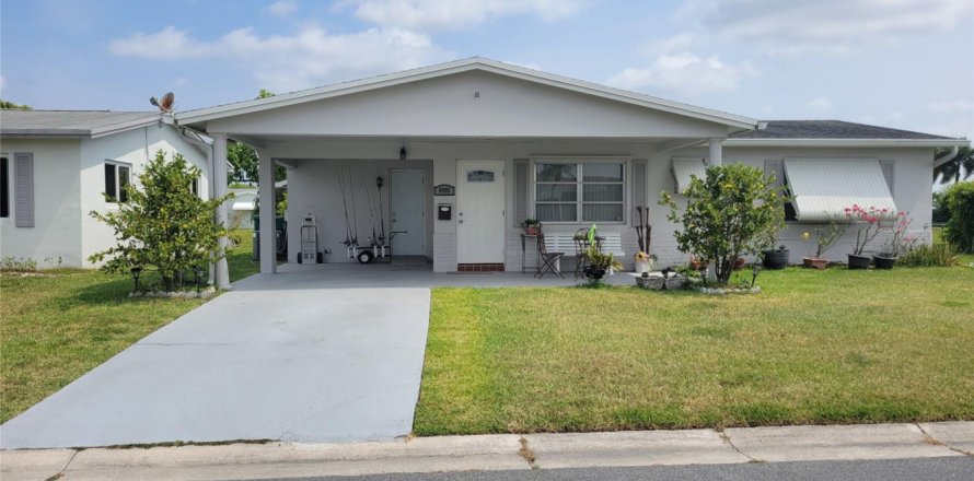 House in Margate, Florida 2 bedrooms, 139.35 sq.m. № 913877