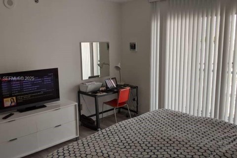 Condominio en alquiler en Miami, Florida, 2 dormitorios, 111.2 m2 № 1992166 - foto 13