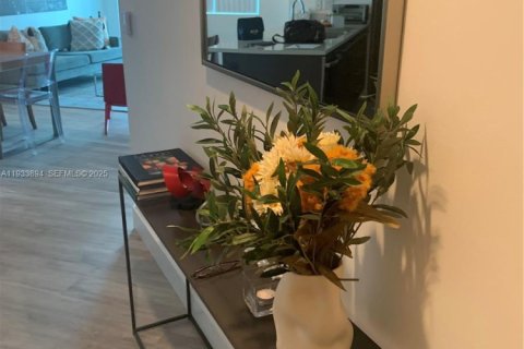 Condominio en alquiler en Miami, Florida, 2 dormitorios, 111.2 m2 № 1992166 - foto 2
