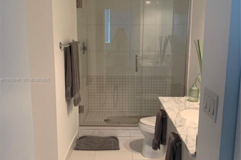 Condominio en alquiler en Miami, Florida, 2 dormitorios, 111.2 m2 № 1992166 - foto 17