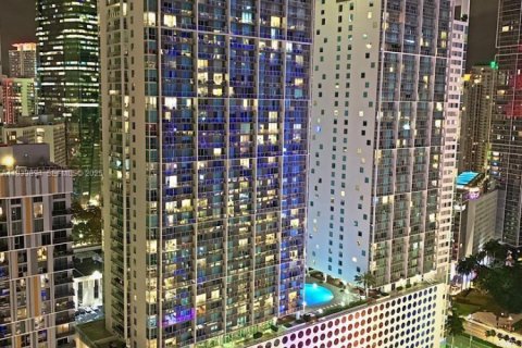 Condominio en alquiler en Miami, Florida, 2 dormitorios, 111.2 m2 № 1992166 - foto 1