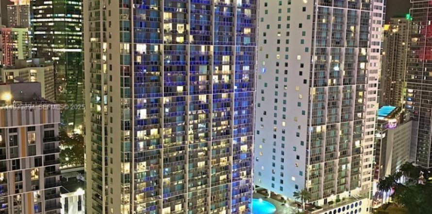 Condominio en Miami, Florida, 2 dormitorios  № 1992166