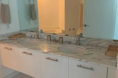 Condominio en alquiler en Miami, Florida, 2 dormitorios, 111.2 m2 № 1992166 - foto 14