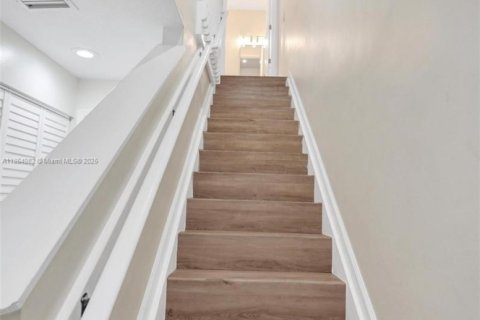 Townhouse in Fort Lauderdale, Florida 3 bedrooms, 170.01 sq.m. № 1893238 - photo 7
