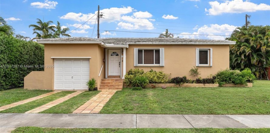 House in Miami, Florida 2 bedrooms, 96.53 sq.m. № 1774565