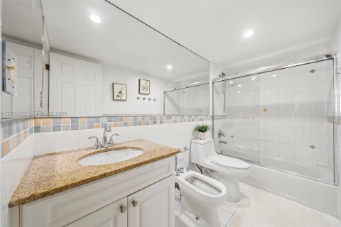 Copropriété à louer à Miami Beach, Floride: 2 chambres, 132.85 m2 № 2367860 - photo 9