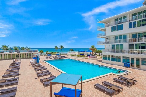 Copropriété à louer à Miami Beach, Floride: 2 chambres, 132.85 m2 № 2367860 - photo 2