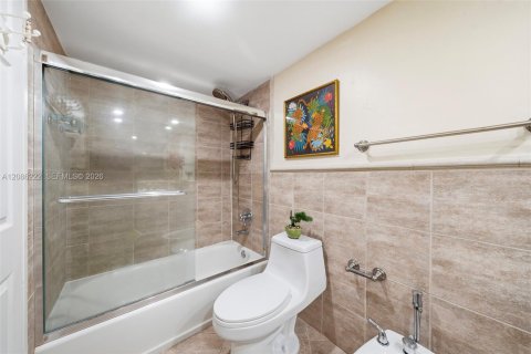 Copropriété à louer à Miami Beach, Floride: 2 chambres, 132.85 m2 № 2367860 - photo 13
