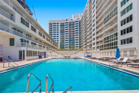 Copropriété à louer à Miami Beach, Floride: 2 chambres, 132.85 m2 № 2367860 - photo 30