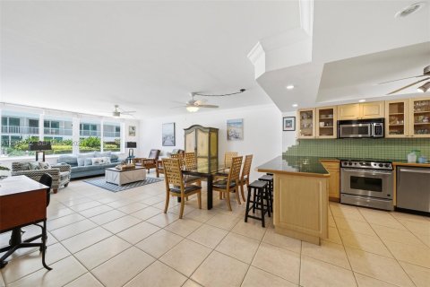 Copropriété à louer à Miami Beach, Floride: 2 chambres, 132.85 m2 № 2367860 - photo 3