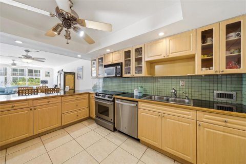 Copropriété à louer à Miami Beach, Floride: 2 chambres, 132.85 m2 № 2367860 - photo 4