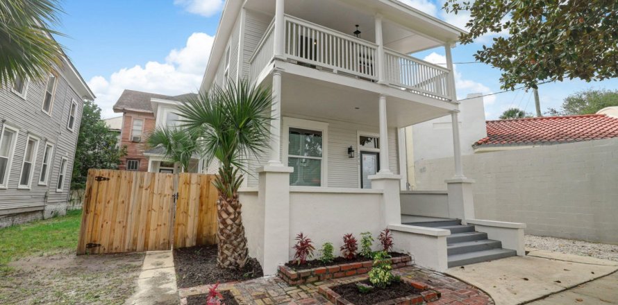 House in Jacksonville, Florida 4 bedrooms, 201.41 sq.m. № 778320