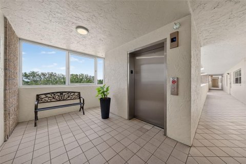Condo in Longboat Key, Florida, 2 bedrooms  № 2266566 - photo 10