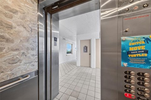Condo in Longboat Key, Florida, 2 bedrooms  № 2266566 - photo 9