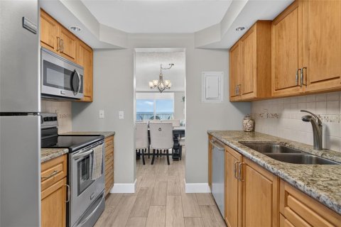 Condo in Longboat Key, Florida, 2 bedrooms  № 2266566 - photo 30