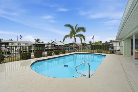 Villa ou maison à Cape Coral, Floride 3 chambres, 172.43 m2 № 2111978