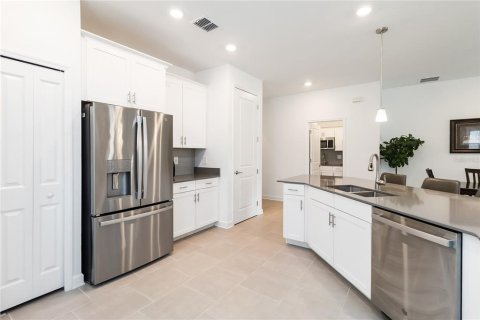 Casa en venta en Davenport, Florida, 4 dormitorios, 195.84 m2 № 2303030 - foto 6