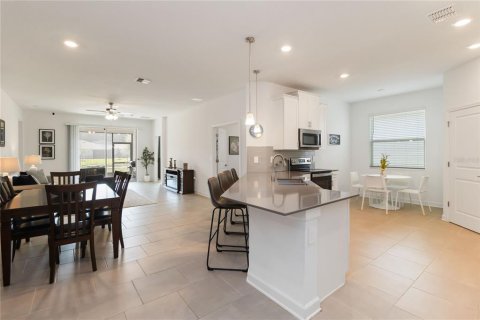 Casa en venta en Davenport, Florida, 4 dormitorios, 195.84 m2 № 2303030 - foto 4