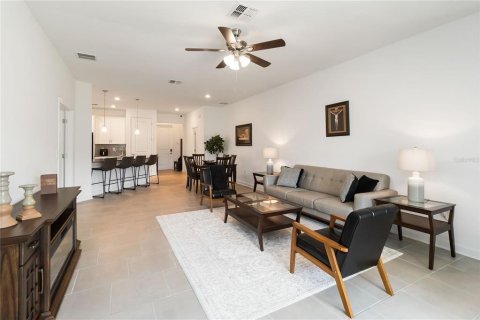 Casa en venta en Davenport, Florida, 4 dormitorios, 195.84 m2 № 2303030 - foto 5