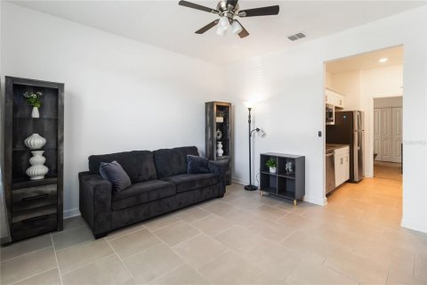 Casa en venta en Davenport, Florida, 4 dormitorios, 195.84 m2 № 2303030 - foto 13