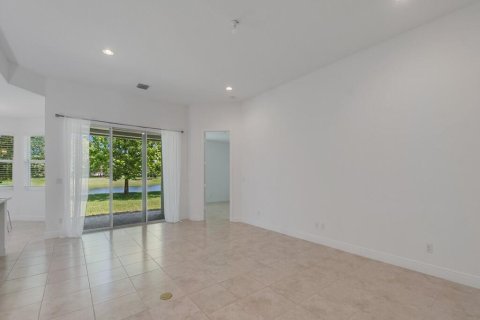 Купить виллу или дом в Виро-Бич, Флорида 8 комнат, 157.28м2, № 2154641 - фото 11