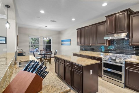 House in Winter Garden, Florida 4 bedrooms, 383.31 sq.m. № 1914850 - photo 12