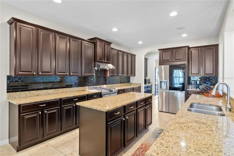 House in Winter Garden, Florida 4 bedrooms, 383.31 sq.m. № 1914850 - photo 11