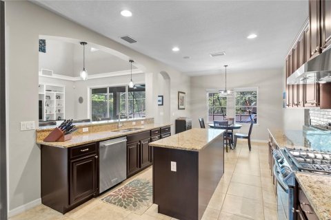 House in Winter Garden, Florida 4 bedrooms, 383.31 sq.m. № 1914850 - photo 10