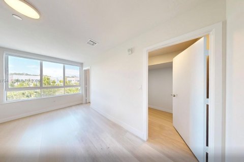 Townhouse in Miami, Florida 2 bedrooms, 129.32 sq.m. № 2066241 - photo 15