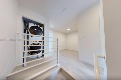 Townhouse in Miami, Florida 2 bedrooms, 129.32 sq.m. № 2066241 - photo 11