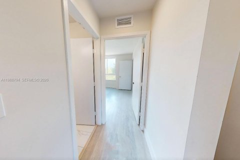 Townhouse in Miami, Florida 2 bedrooms, 129.32 sq.m. № 2066241 - photo 12