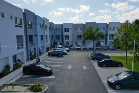 Townhouse in Miami, Florida 2 bedrooms, 129.32 sq.m. № 2066241 - photo 7