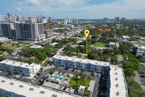 Townhouse in Miami, Florida 2 bedrooms, 129.32 sq.m. № 2066241