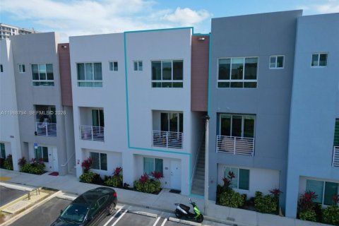 Townhouse in Miami, Florida 2 bedrooms, 129.32 sq.m. № 2066241 - photo 4