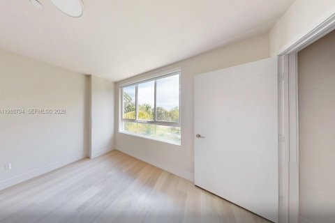 Townhouse in Miami, Florida 2 bedrooms, 129.32 sq.m. № 2066241 - photo 13