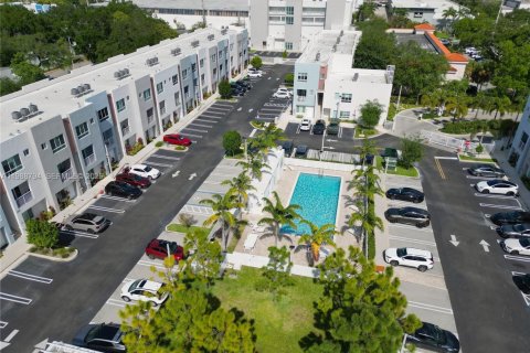 Townhouse in Miami, Florida 2 bedrooms, 129.32 sq.m. № 2066241 - photo 3