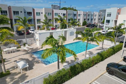 Townhouse in Miami, Florida 2 bedrooms, 129.32 sq.m. № 2066241 - photo 6