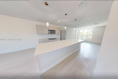 Townhouse in Miami, Florida 2 bedrooms, 129.32 sq.m. № 2066241 - photo 8