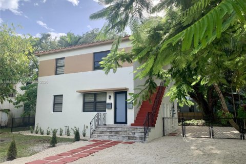 Дом в Майами, Флорида 4 спальни, 69.31м2 № 2000271