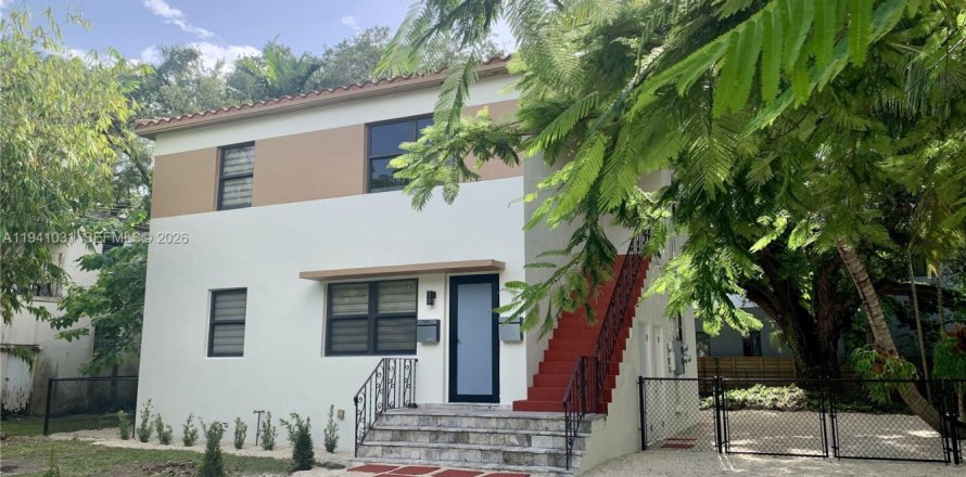 Дом в Майами, Флорида 4 спальни, 69.31м2 № 2000271