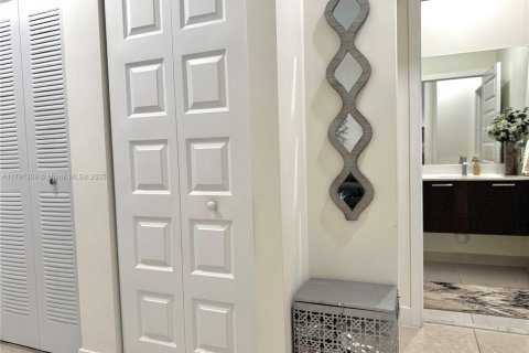 Condo in Doral, Florida, 3 bedrooms  № 2022469 - photo 21