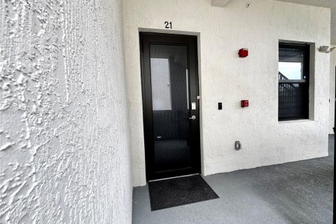 Condo in Doral, Florida, 3 bedrooms  № 2022469 - photo 4