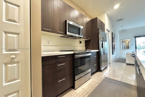 Condo in Doral, Florida, 3 bedrooms  № 2022469 - photo 8