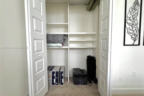 Condo in Doral, Florida, 3 bedrooms  № 2022469 - photo 17