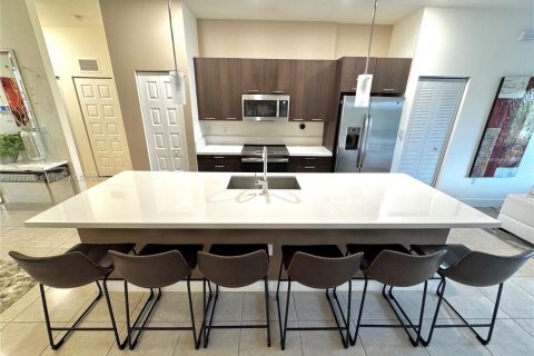 Condo in Doral, Florida, 3 bedrooms  № 2022469 - photo 7