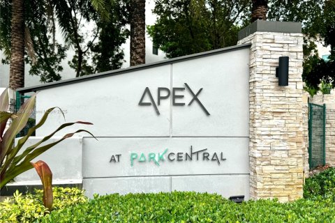 Кондоминиум с 3 спальнями в Дорал, Флорида № 2022469