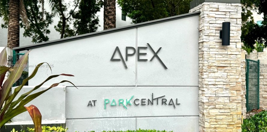 Condo in Doral, Florida, 3 bedrooms  № 2022469