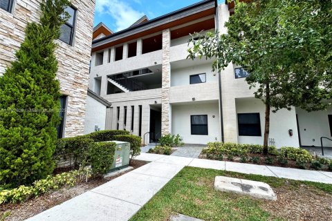 Condo in Doral, Florida, 3 bedrooms  № 2022469 - photo 2